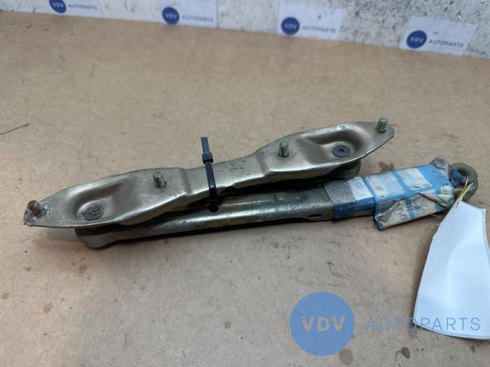 Zawias pokrywy silnika Mercedes 190E/D