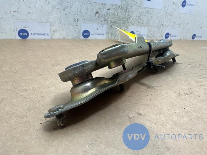 Zawias pokrywy silnika Mercedes 190E/D