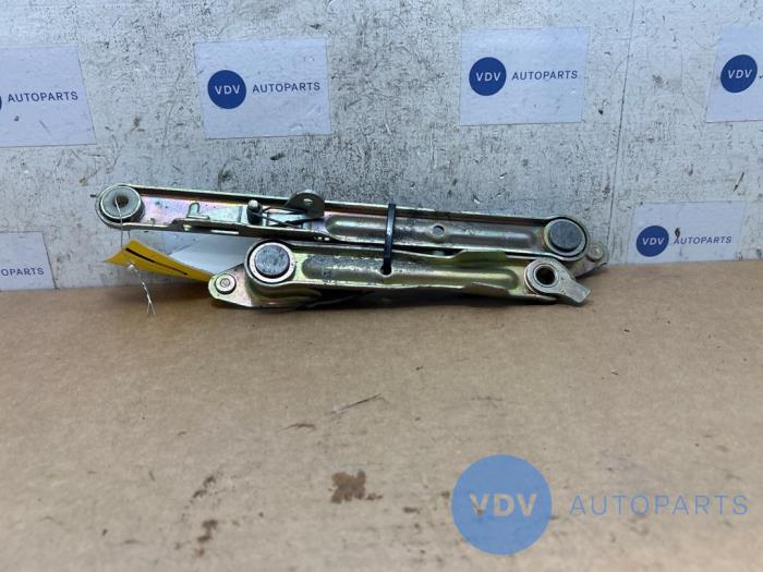 Zawias pokrywy silnika Mercedes 190E/D