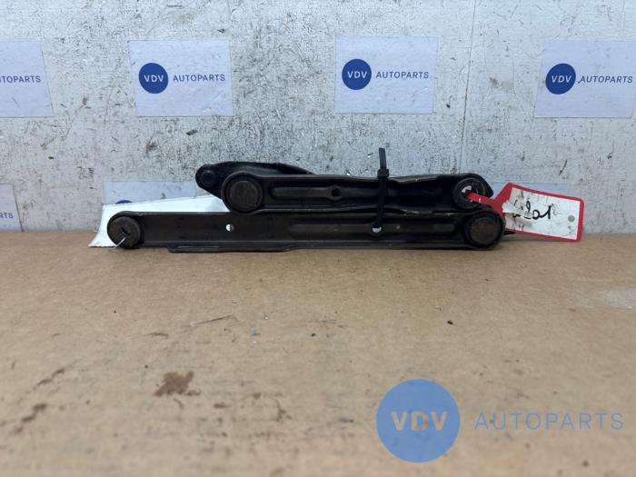 Zawias pokrywy silnika Mercedes 190E/D