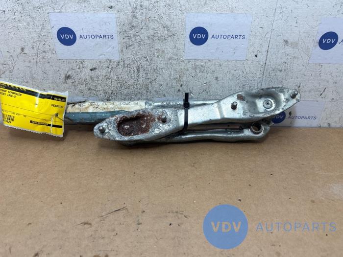 Zawias pokrywy silnika Mercedes 190E/D