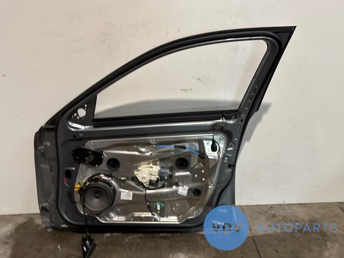 Drzwi prawe przednie wersja 4-drzwiowa Mercedes E-Klasse