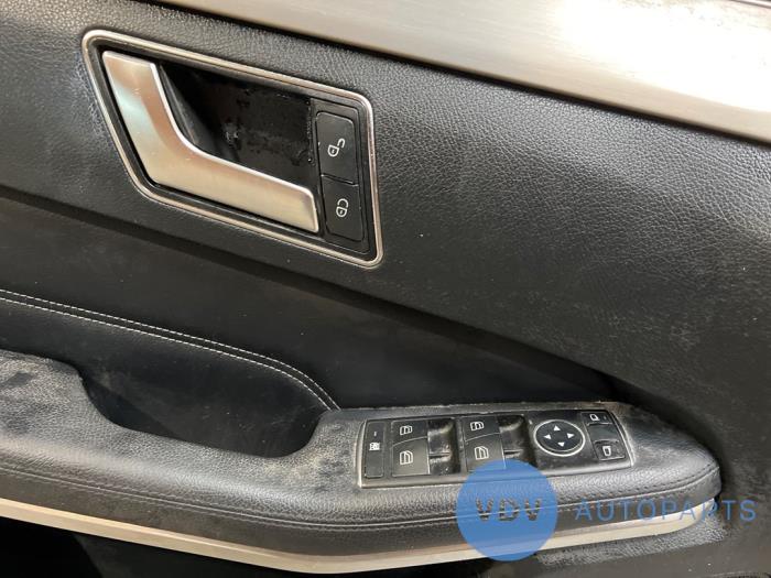 Tapizado de puerta de 4 puertas izquierda delante Mercedes E-Klasse
