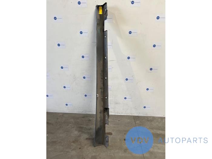 Sill, left Mercedes E-Klasse