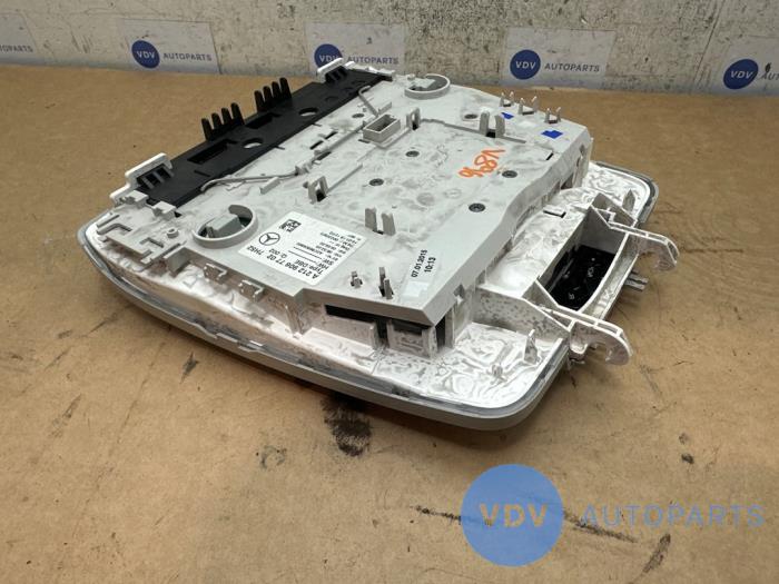 Oswietlenie wewnetrzne przód Mercedes E-Klasse