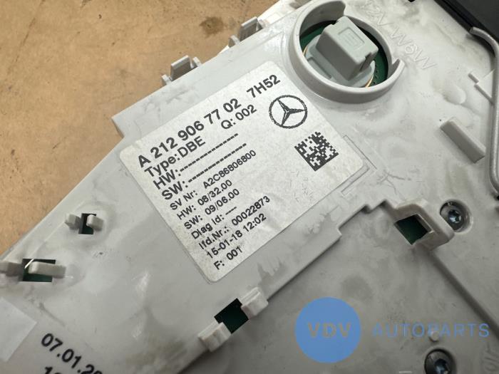 Oswietlenie wewnetrzne przód Mercedes E-Klasse