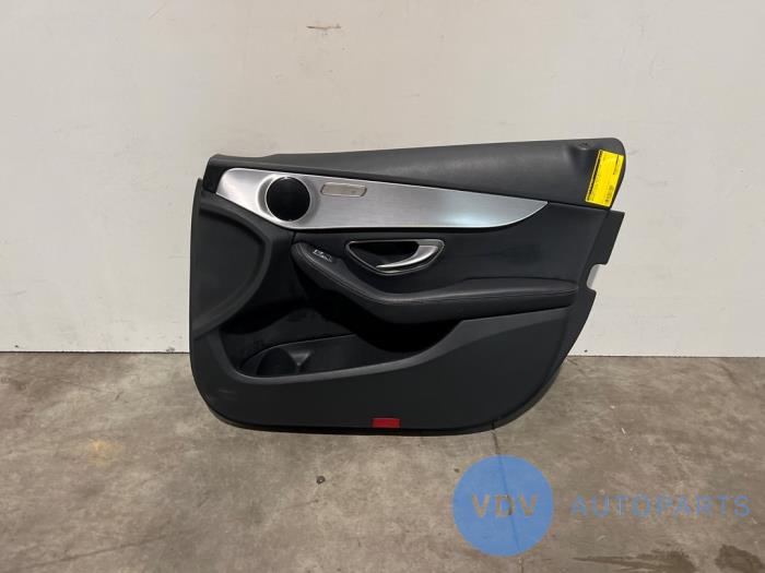 Tapicerka drzwi prawych przednich wersja 4-drzwiowa Mercedes C-Klasse