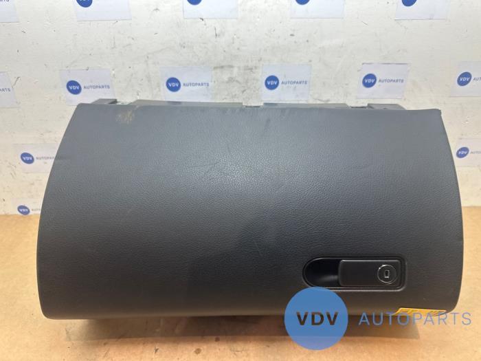 Glovebox Mercedes C-Klasse