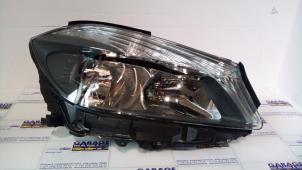 Gebruikte Koplamp rechts Mercedes A (W176) 1.8 A-200 CDI 16V Prijs € 248,05 Inclusief btw aangeboden door Autoparts Van De Velde