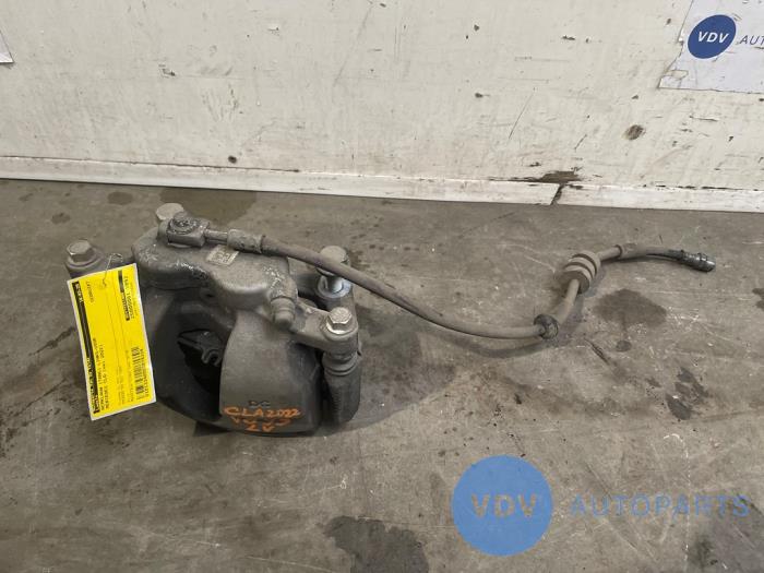 Zacisk hamulcowy lewy przód Mercedes CLA