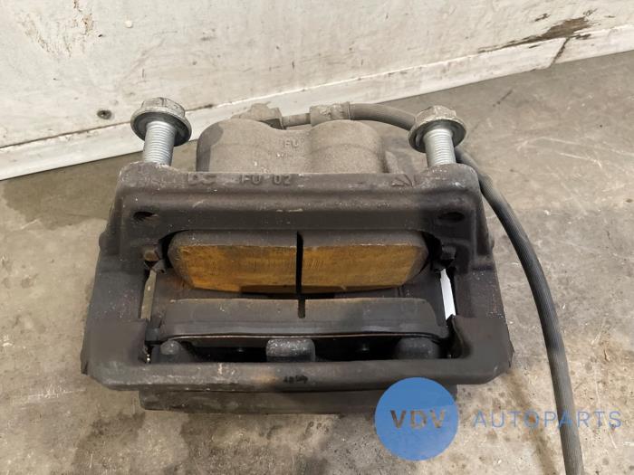 Zacisk hamulcowy prawy przód Mercedes CLA