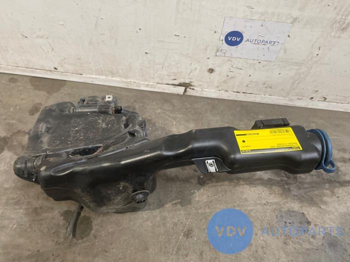 Réservoir lave-glace avant Mercedes E-Klasse