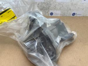 Gebruikte Hogedrukpomp Mercedes A (177.0) 1.5 A-180d Prijs € 181,50 Inclusief btw aangeboden door Autoparts Van De Velde