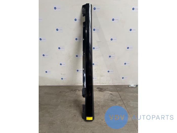 Sill, left Mercedes E-Klasse