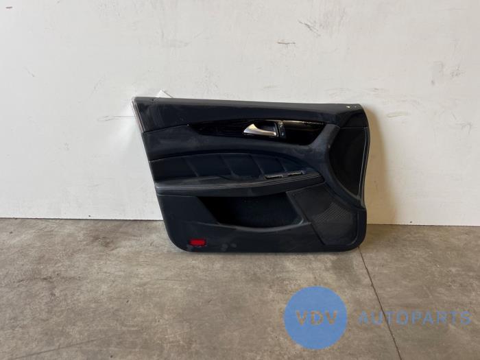 Tapicerka drzwi lewych przednich wersja 4-drzwiowa Mercedes CLS-Klasse