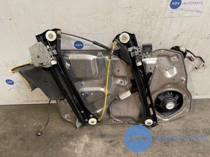 Mechanizm szyby prawej przedniej wersja 4-drzwiowa Mercedes CLS-Klasse