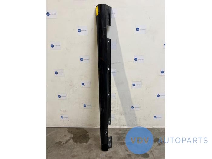 Dorpel links Mercedes CLA