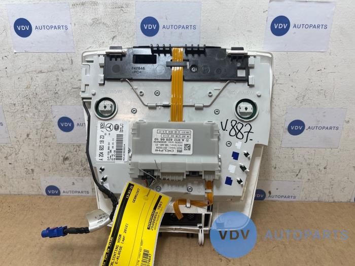 Oswietlenie wewnetrzne przód Mercedes E-Klasse