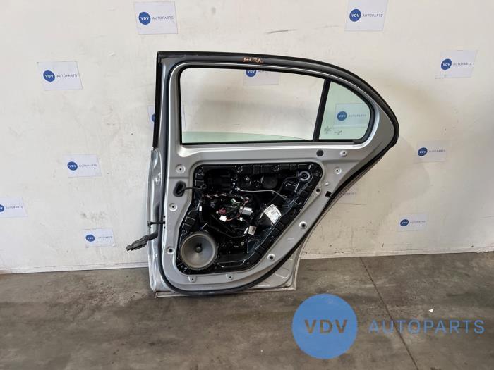 Puerta de 4 puertas derecha detrás Mercedes A-Klasse
