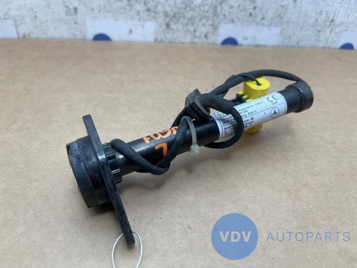 Pop up bonnet system Mercedes C-Klasse