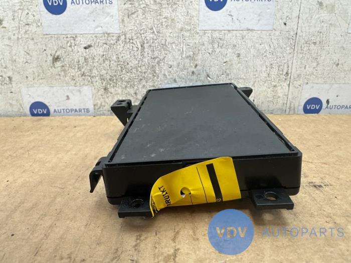 Ladowarka bezprzewodowa Mercedes C-Klasse