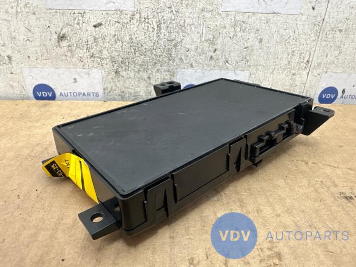 Ladowarka bezprzewodowa Mercedes C-Klasse