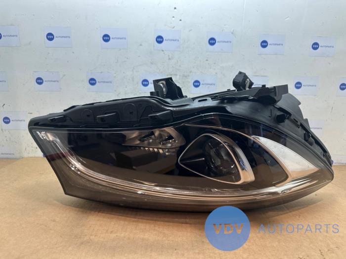 Reflektor prawy Mercedes CLA