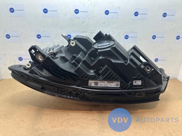 Reflektor prawy Mercedes CLA