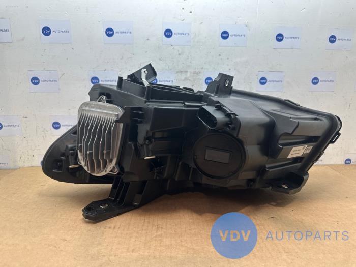 Reflektor prawy Mercedes CLA