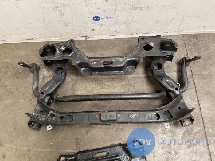 Rama pomocnicza Mercedes E-Klasse