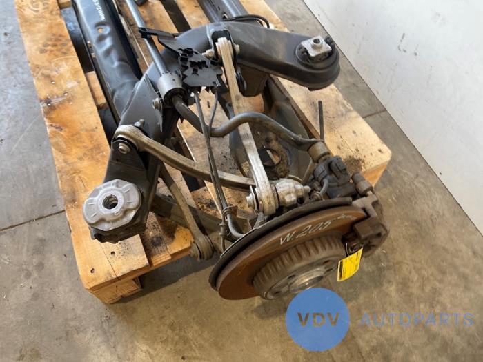 Os tylna napedu na tylne kola Mercedes C-Klasse