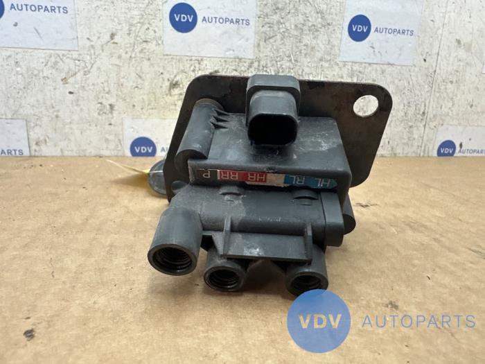 Vanne de régulation de niveau Mercedes E-Klasse