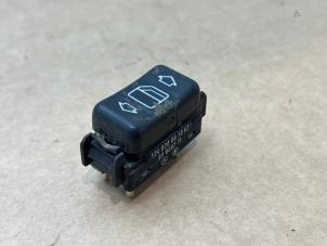 Gebruikte Ruit schakelaar elektrisch Mercedes E (W124) 2.0 200 Prijs € 18,15 Inclusief btw aangeboden door Autoparts Van De Velde