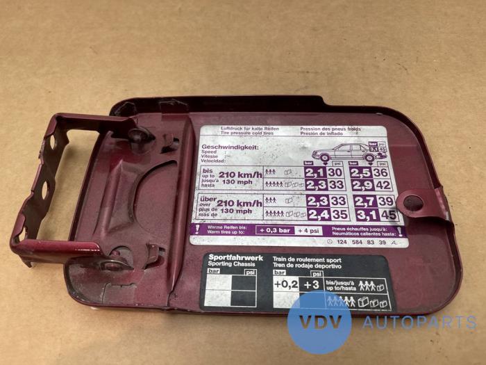 Pokrywa wlewu paliwa Mercedes E-Klasse