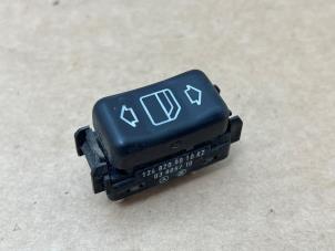 Gebruikte Ruit schakelaar elektrisch Mercedes E (W124) 2.0 200 Prijs € 18,15 Inclusief btw aangeboden door Autoparts Van De Velde