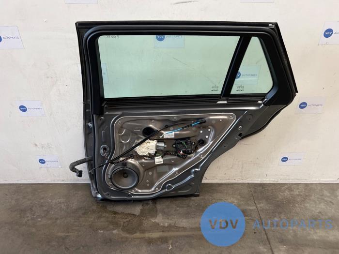 Drzwi prawe tylne wersja 4-drzwiowa Mercedes E-Klasse