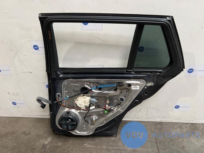 Drzwi prawe tylne wersja 4-drzwiowa Mercedes C-Klasse