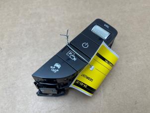 Gebruikte Schakelaar Mercedes GLC (X253) 2.0 300 16V EQ Boost 4-Matic Prijs € 30,25 Inclusief btw aangeboden door Autoparts Van De Velde