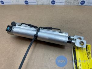 Gebruikte Cabriodak Gasdemper Mercedes C AMG (R205) 3.0 C-43 AMG V6 24V Turbo 4-Matic Prijs € 151,25 Inclusief btw aangeboden door Autoparts Van De Velde