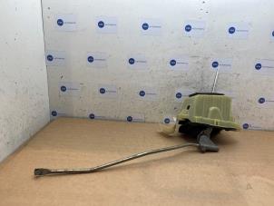 Gebruikte Versnellingspook Mercedes C Estate (S204) 2.2 C-200 CDI 16V BlueEFFICIENCY Prijs € 108,90 Inclusief btw aangeboden door Autoparts Van De Velde