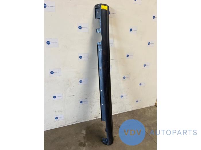 Dorpel links Mercedes CLK