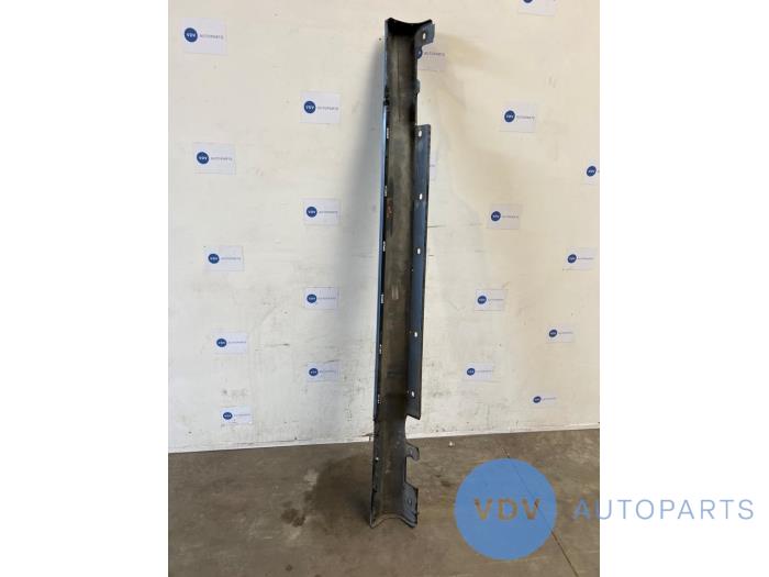 Próg prawy Mercedes CLK