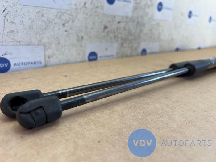 Zestaw amortyzatorów gazowych pokrywy silnika Mercedes B-Klasse