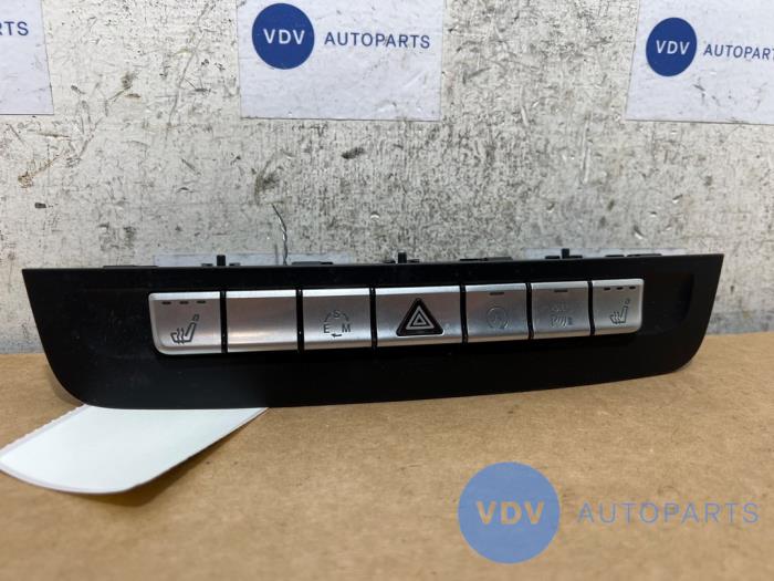 Przelacznik swiatel awaryjnych Mercedes B-Klasse