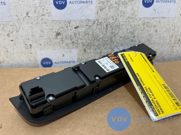 Przelacznik swiatel awaryjnych Mercedes B-Klasse