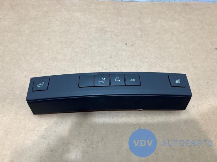 Przelacznik swiatel awaryjnych Mercedes E-Klasse