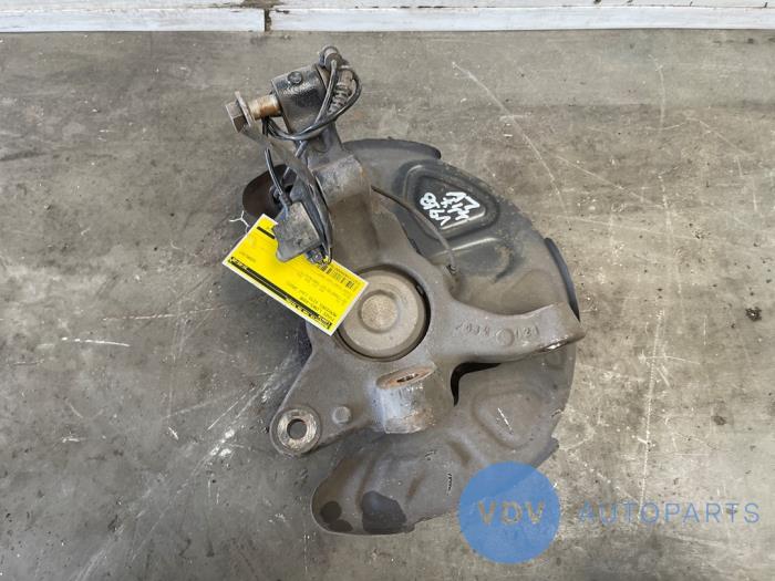 Fusee links-voor Mercedes Vito