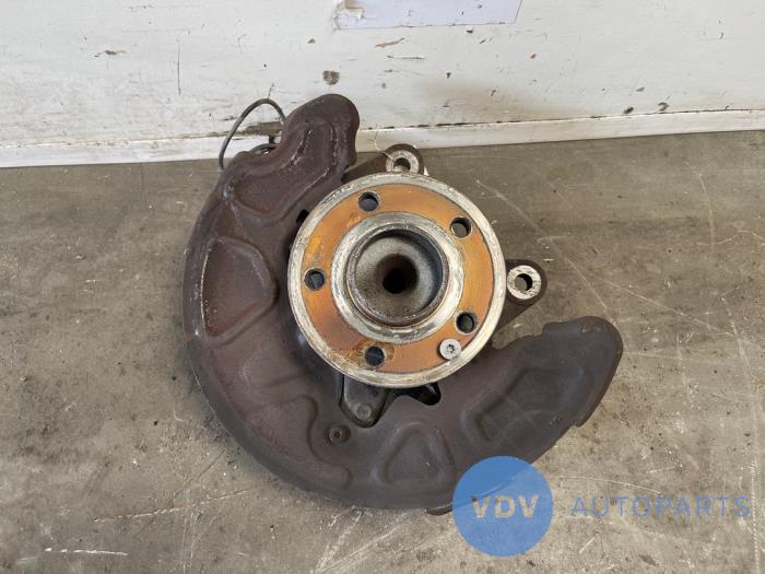 Fusee links-voor Mercedes Vito