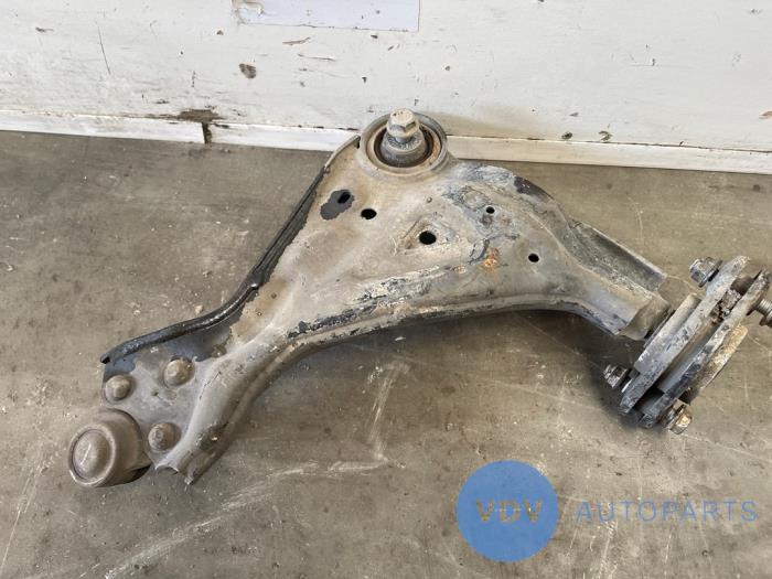 Draagarm links-voor Mercedes Vito