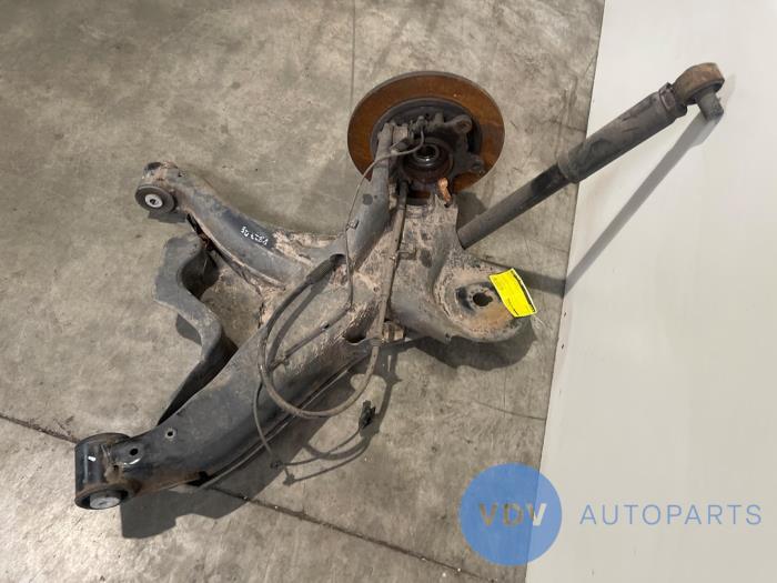 Mangueta derecha detrás Mercedes Vito